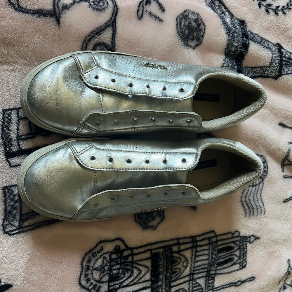 Tommy hilfiger silver shoes